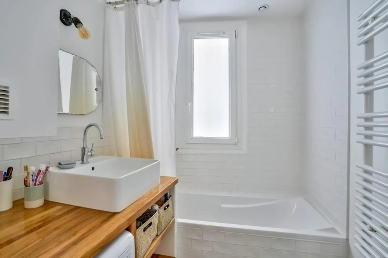Beautiful Apartment For 4 People - Paris 11 0*,